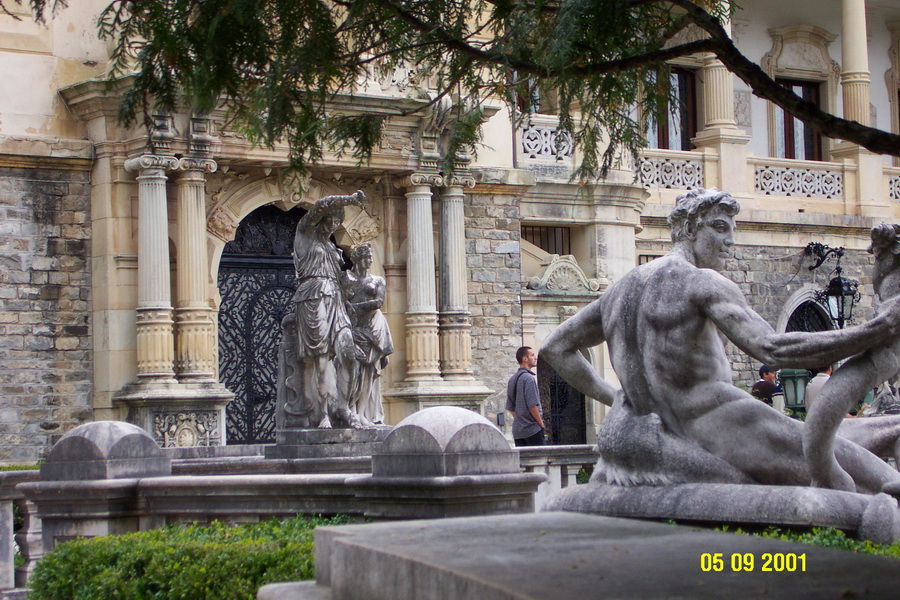 2001-09-05 14-54-18.JPG - RO Sinaia Schloss Peles